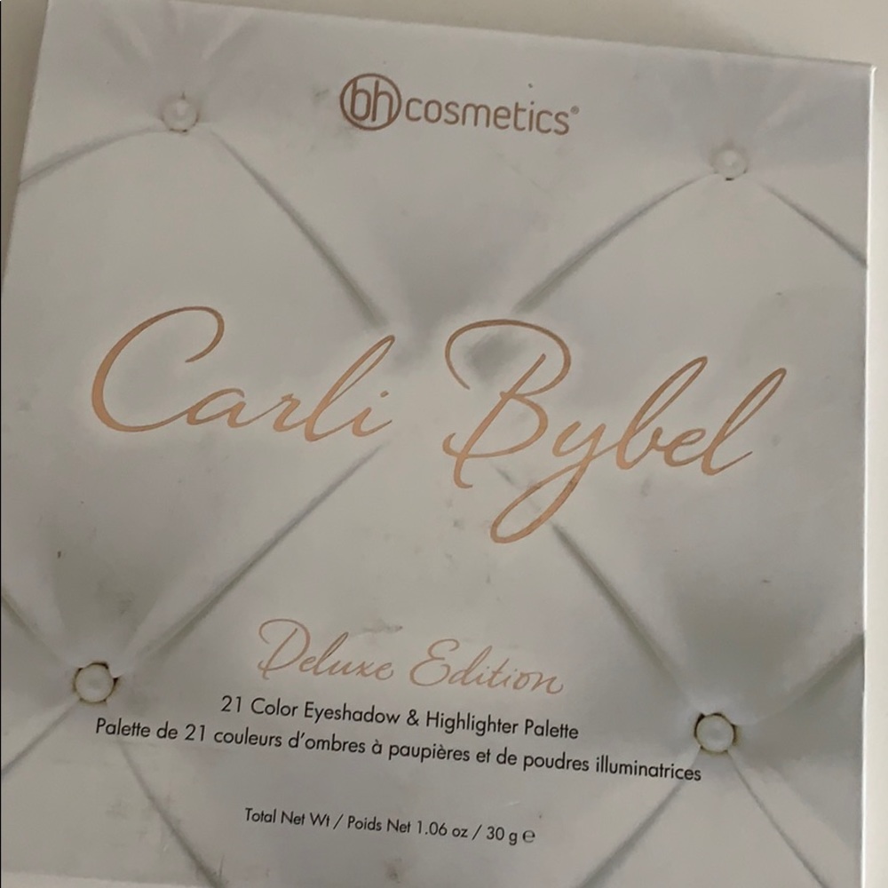 Carli Bybel eyeshadow & highlighter palette